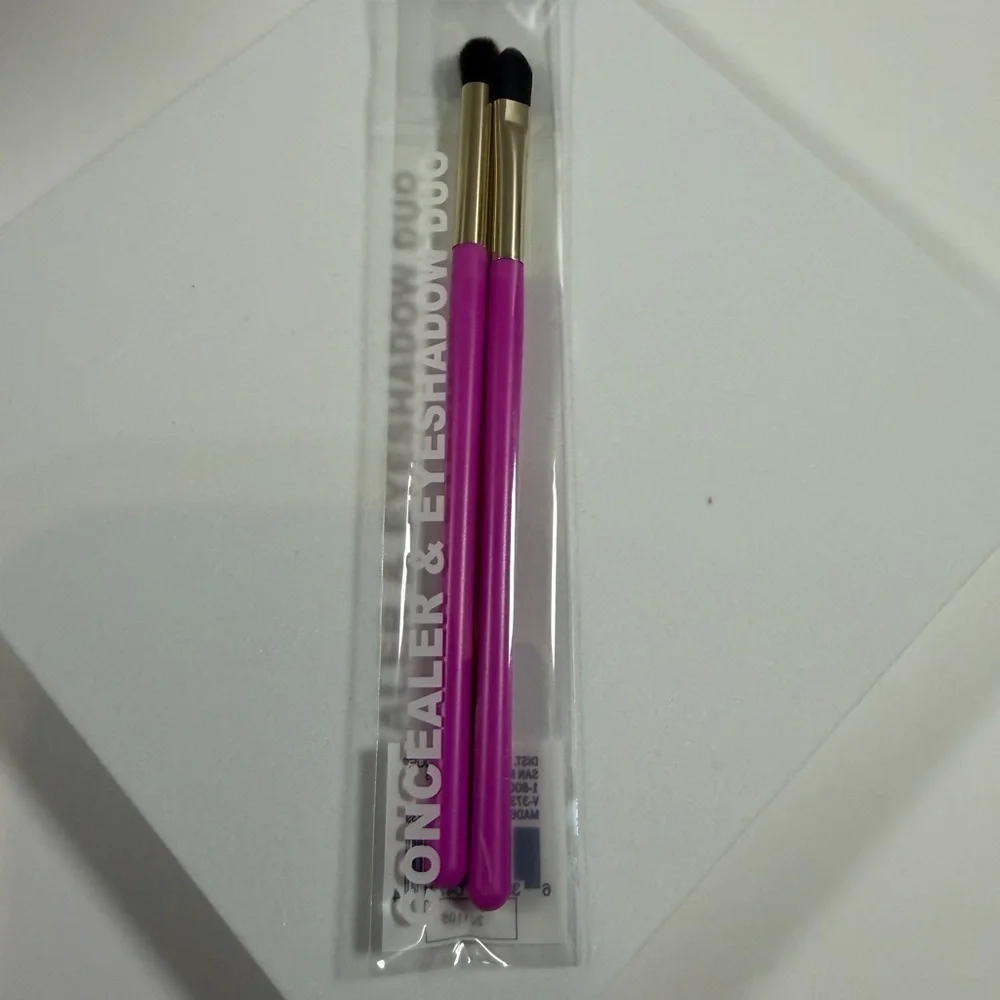 🩷5/$10🩷 Pink Concealer & Eyeshadow Brush Duo